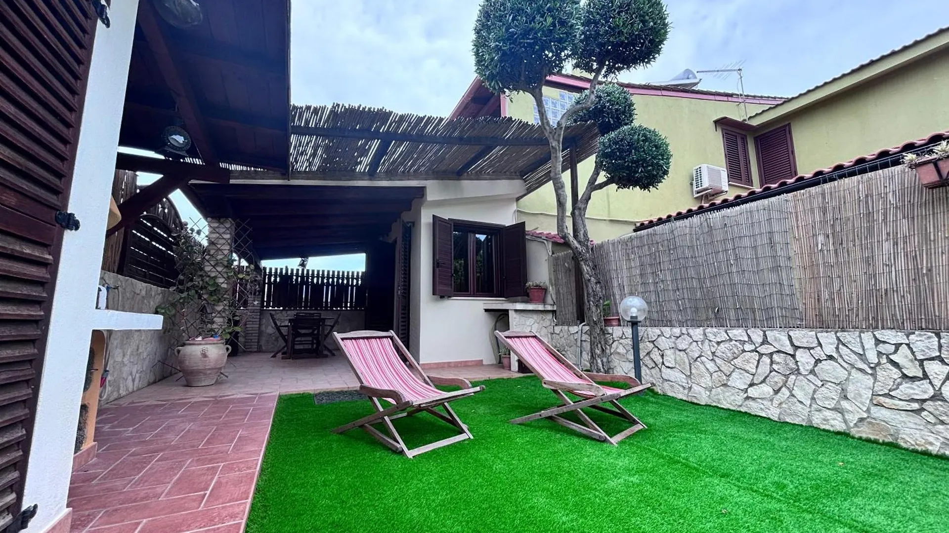 Eden Villa With Garden, Capitana, Sardegna 夸尔图-圣埃莱娜 0*,  意大利