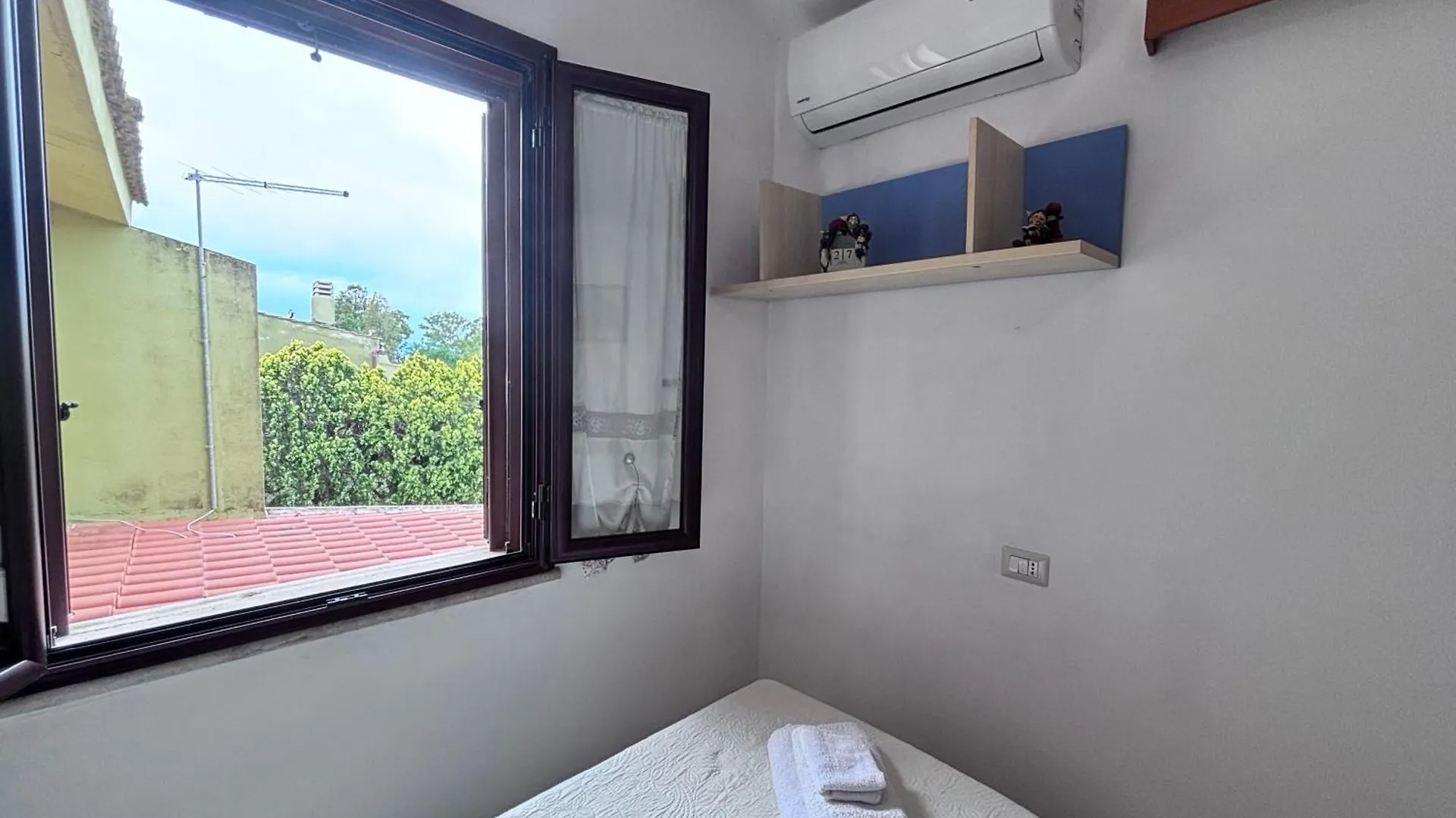 Eden Villa With Garden, Capitana, Sardegna 夸尔图-圣埃莱娜 0*,  意大利